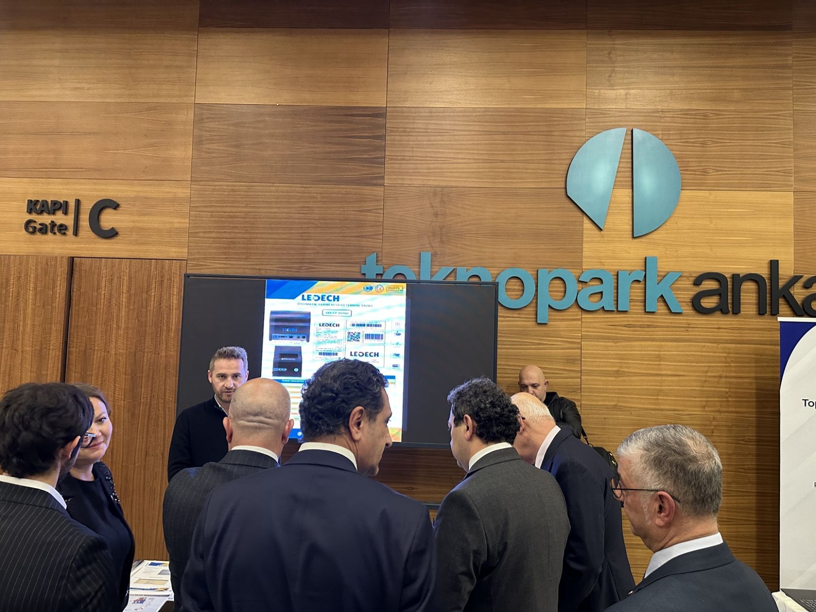 Kioself, marque déposée de LEDECH, présentée à Teknopark Ankara